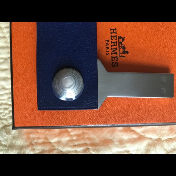 🎄🎄Authentic Hermès LaCie 16GB USB - Picture 4 of 6
